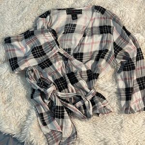 Cropped v neck with tie